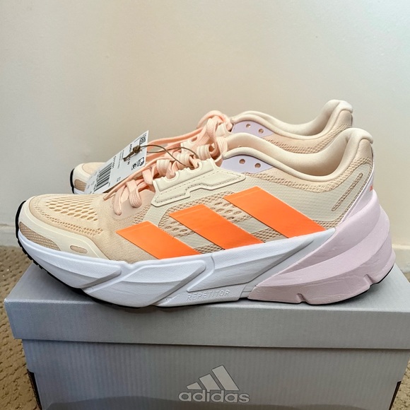 Size 8 Adidas in peach and light pink - Picture 4 of 6